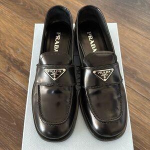 PRADA logo leather loafers 39.5